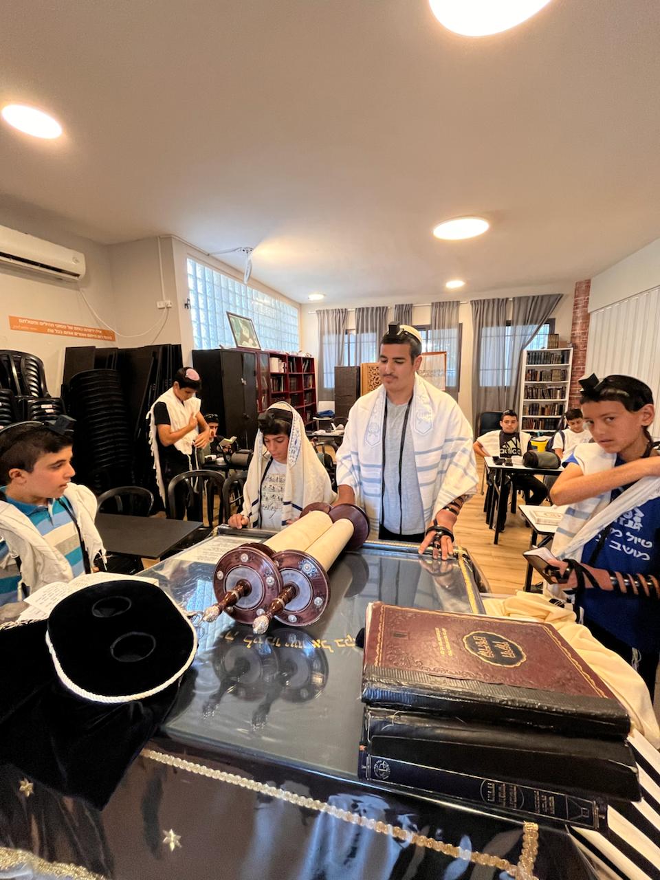 תפילת שחרית עם תפילין